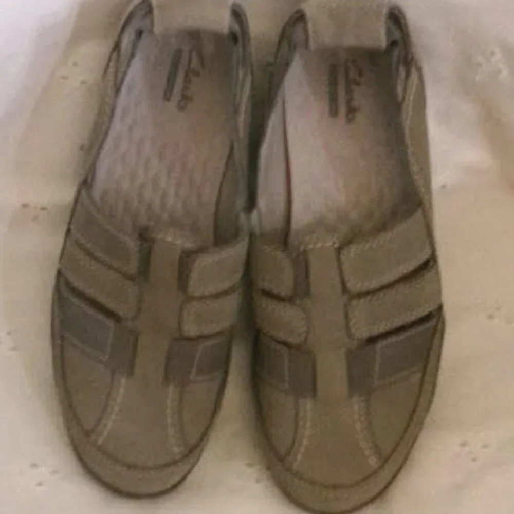 Clarks Haley Stork Tan Slip-On Flats ~ 8M - Picture 2 of 3